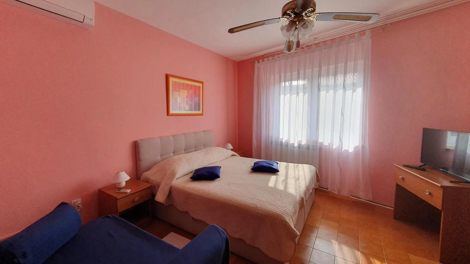 Apartment Sonia A2, Few Steps From The Beach Novigrad